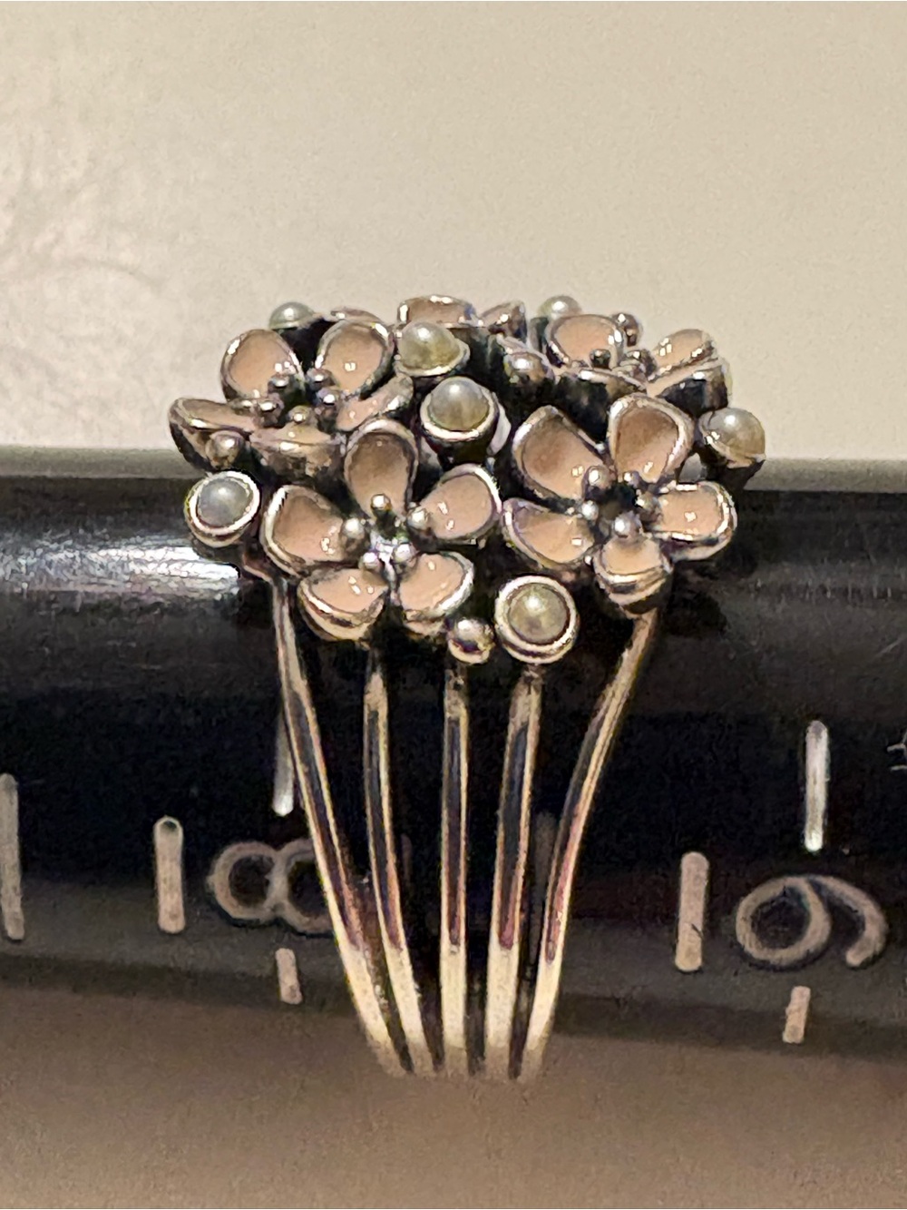 Pandora NWT Cherry Blossom Bouquet Cluster Ring w/Pearl Accent Sz 8.5 190878EN40 - Picture 3 of 5
